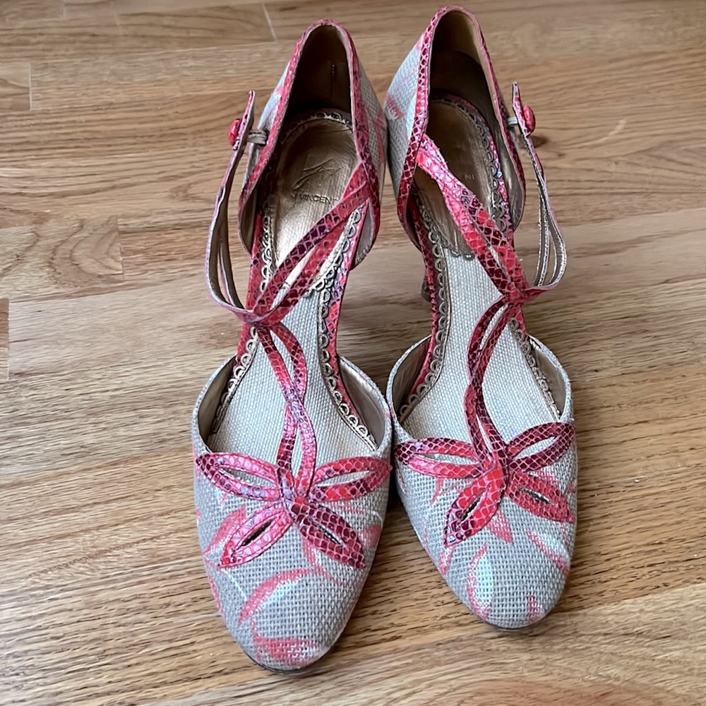 J. Vincent heels. Size US 8M. Excellent used condition.